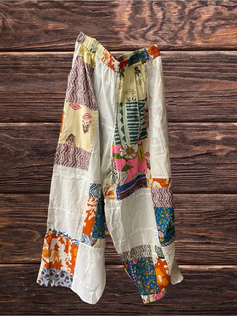 🆕#11~POL Patchwork Boho Wide Leg Pants in White Multicolor Floral Panels, Size S